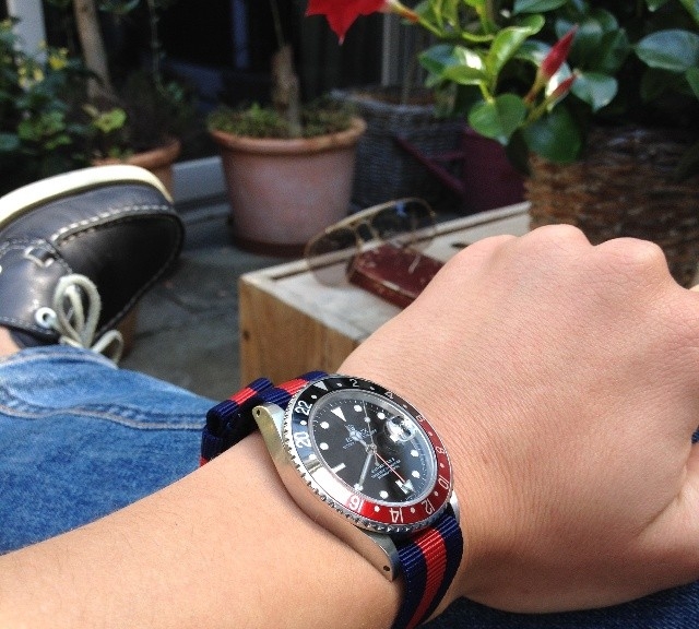 Rolex GMT Master 2 from 1987 on a navy blue and red NATO strap from #cheapestnatostraps.com #rolexgmt #rolex #diverswatch #natostrap #natoband #klocksnack #watchuseek #watchband #watchstrap #instawatch #watchesofinstagram